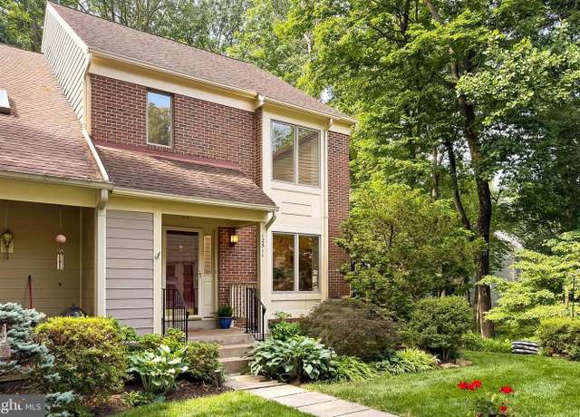 Property at 12511 N Lake Ct, Fairfax, VA 22033, 3 beds, 3.5 baths