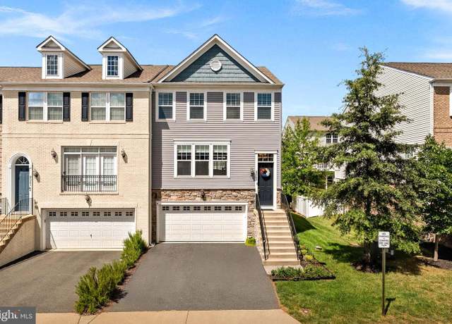 Property at 8943 Englewood Farms Dr, Manassas, VA 20112, 3 beds, 3 baths