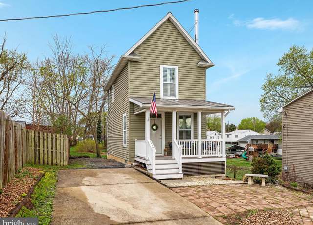 Property at 121 W Confederate St, New Market, VA 22844, 2 beds, 3 baths