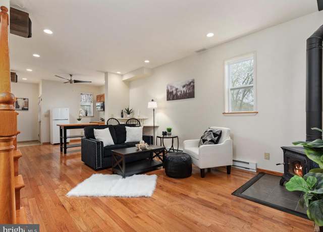 Property at 121 W Confederate St, New Market, VA 22844, 2 beds, 3 baths