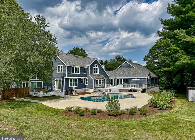 Property at 10309 E Hunter Valley Rd, Vienna, VA 22181, 6 beds, 5.5 baths