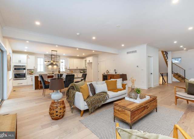 Property at 10 Churchville Ln, Southampton, PA 18966, 4 beds, 3.5 baths