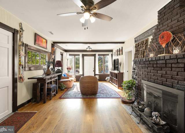 Property at 5803 2nd St S, Arlington, VA 22204, 3 beds, 1.5 baths