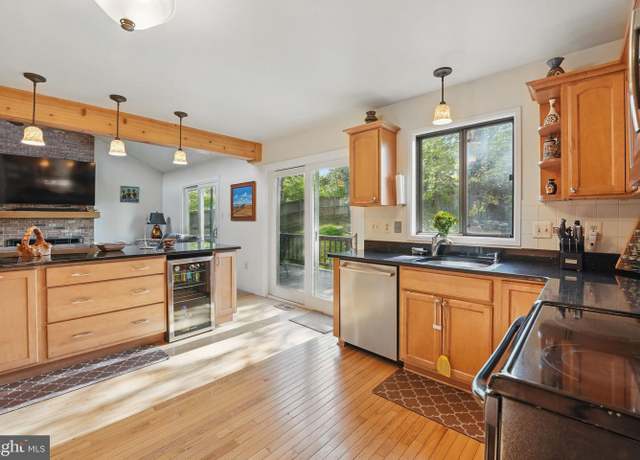 Property at 9601 Tinsmith Ln, Burke, VA 22015, 4 beds, 3.5 baths