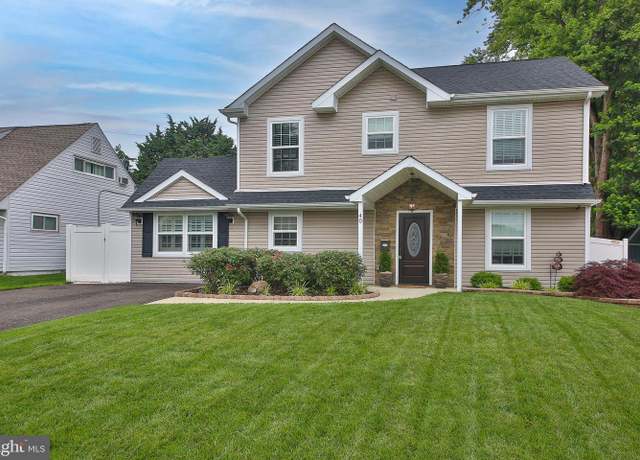 Property at 40 Greenbrier Rd, Levittown, PA 19057, 5 beds, 2 baths