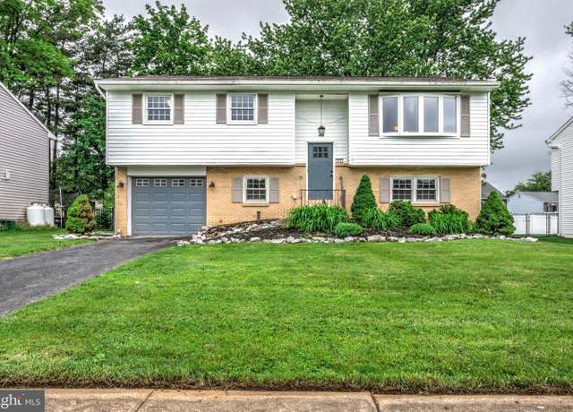Property at 809 N Arch St, Mechanicsburg, PA 17055, 4 beds, 2.5 baths
