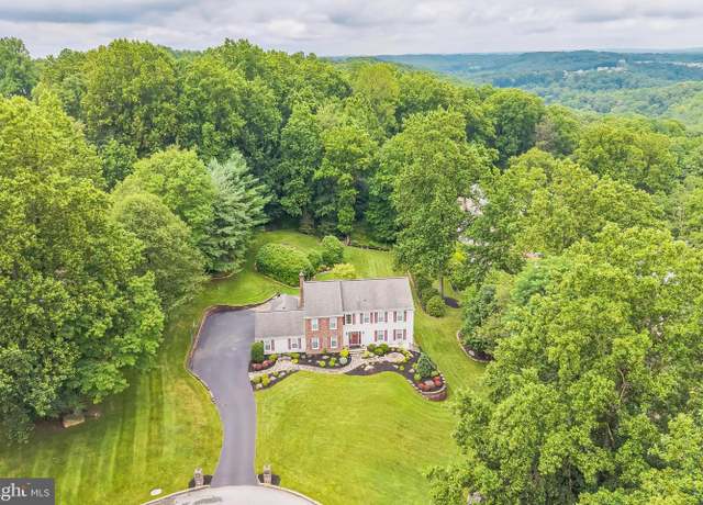 Property at 204 Hickory Dr, Downingtown, PA 19335, 4 beds, 2.5 baths