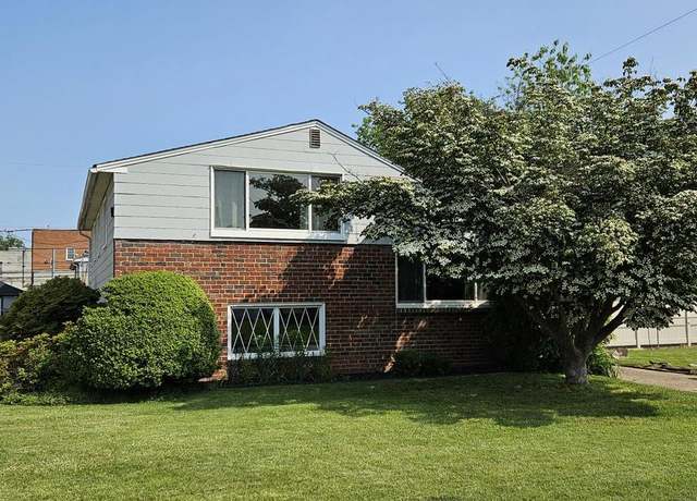 Property at 805 Willow Ave, Clifton Heights, PA 19018, 3 beds, 1 bath