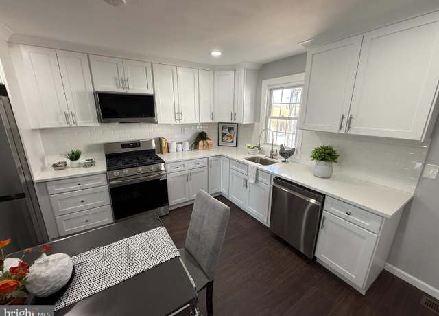 Property at 943 Columbus Rd, Burlington, NJ 08016, 4 beds, 2 baths