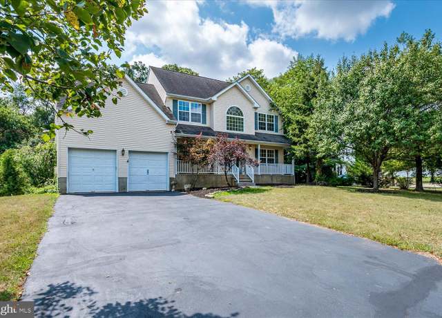 Property at 19 Christinalynn Dr, Monroe Township, NJ 08831, 4 beds, 3.5 baths