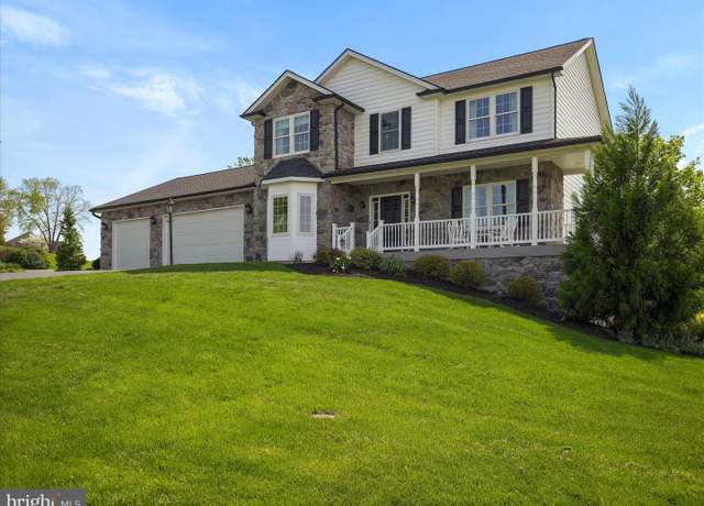 Property at 1406 Hospitality Dr, Chambersburg, PA 17202, 4 beds, 3 baths
