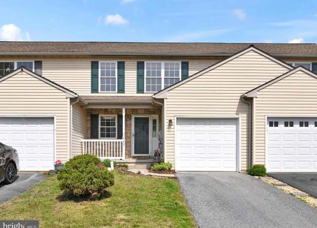 Property at 402 Elmshire Dr, Lancaster, PA 17603, 3 beds, 2.5 baths
