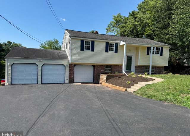Property at 14 Featherbed Ln, Norristown, PA 19403, 4 beds, 2.5 baths