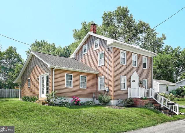 Property at 2467 Pleasant View Dr, York, PA 17406, 3 beds, 2 baths
