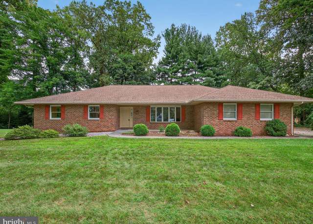 Property at 4024 Little John Dr, York, PA 17408, 3 beds, 2 baths