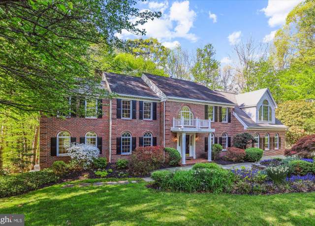 Property at 5937 Fairview Woods Dr, Fairfax Station, VA 22039, 4 beds, 3.5 baths
