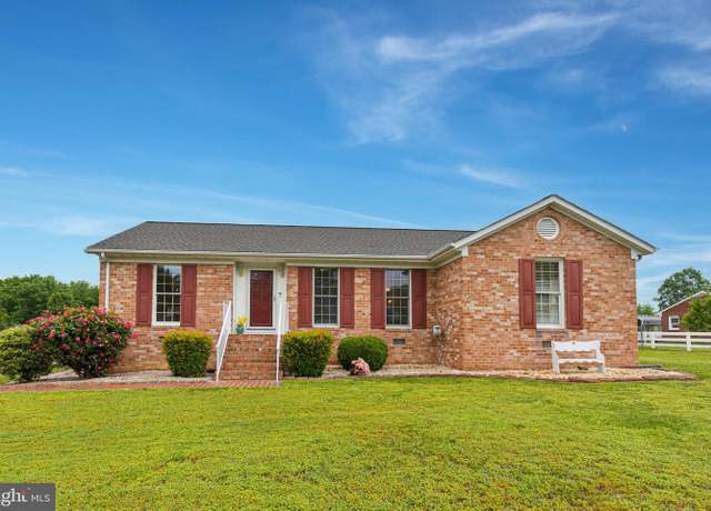 Property at 2 Juniper Ct, Fredericksburg, VA 22408, 3 beds, 2 baths