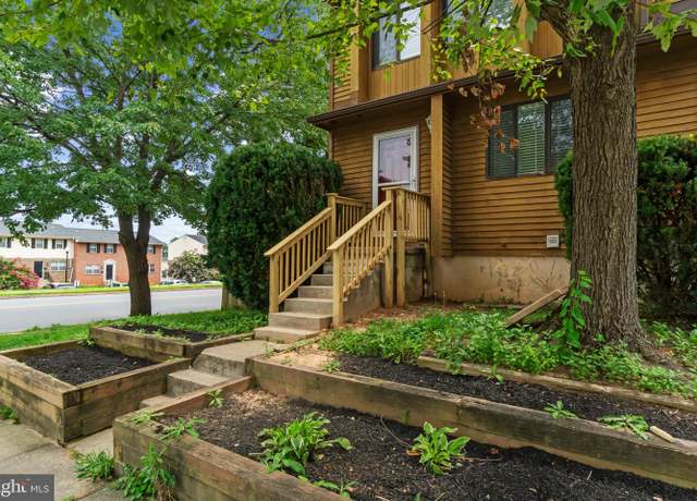 Property at 15 Gloucester Ct, Reisterstown, MD 21136, 3 beds, 2.5 baths