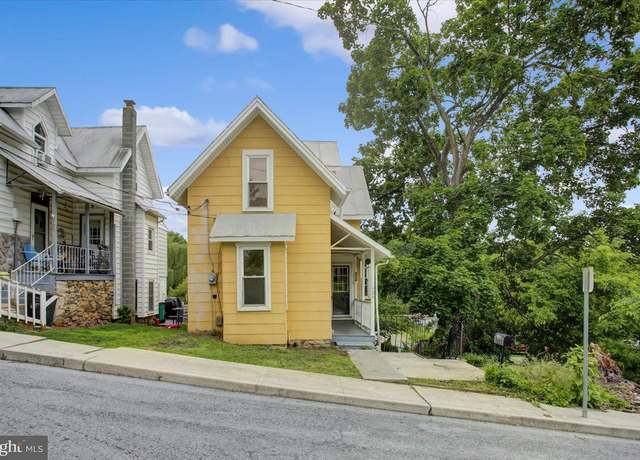 Property at 125 Cottage St, Waynesboro, PA 17268, 3 beds, 2 baths