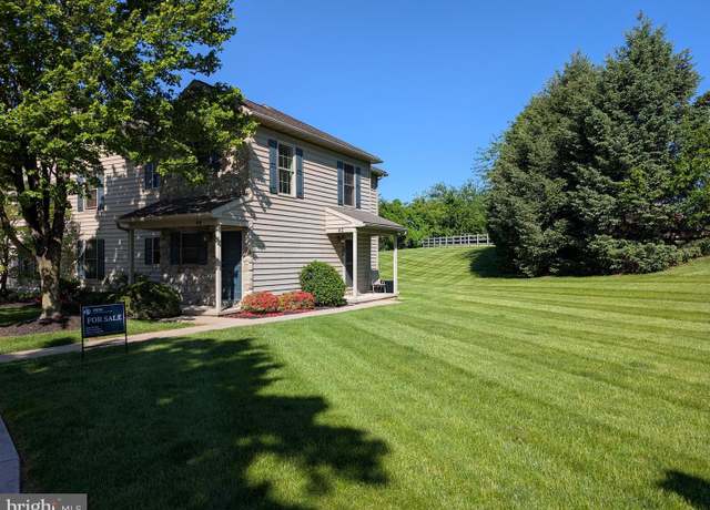 Property at 42 Midway Farms Ln, Lancaster, PA 17602, 2 beds, 2 baths