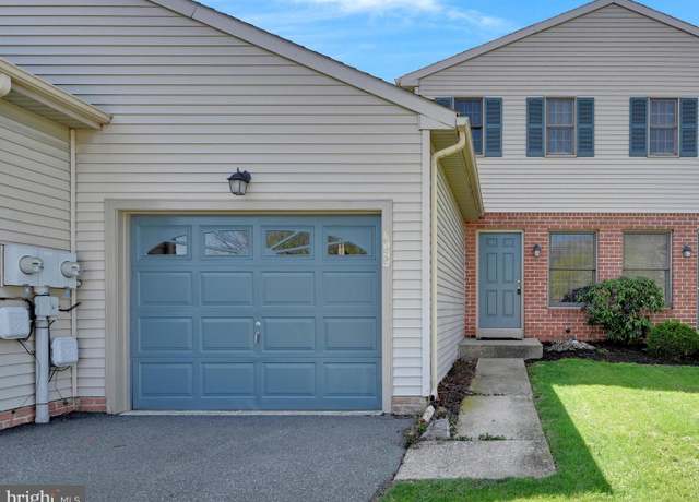 Property at 2094 Walnut St, Lebanon, PA 17042, 3 beds, 2 baths