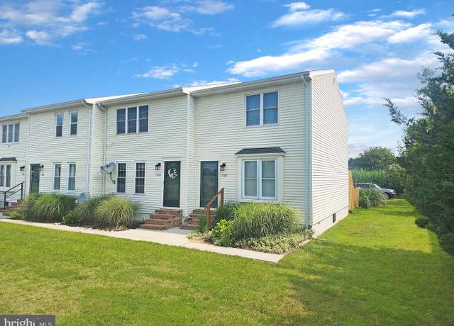 Property at 7207 Bunting Rd, Chincoteague Island, VA 23336, 2 beds, 2.5 baths