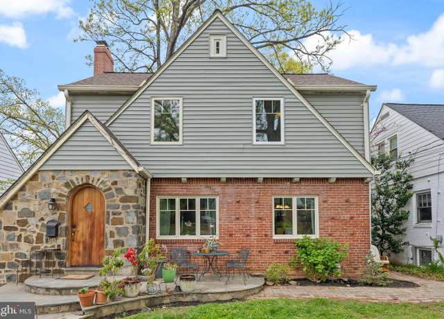 Property at 1412 N Wakefield St, Arlington, VA 22207, 3 beds, 2 baths