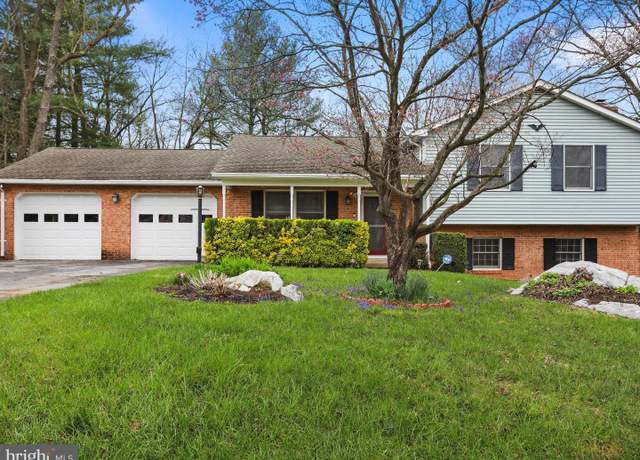 Property at 374 Tuscawilla Dr, Charles Town, WV 25414, 3 beds, 2.5 baths