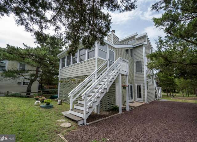 Property at 1105 N Bay Shore Dr, Milton, DE 19968, 4 beds, 3 baths
