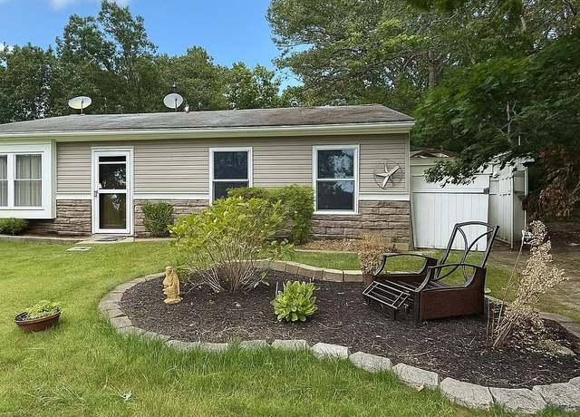 Property at 102 Barnegat Blvd S, Barnegat, NJ 08005, 4 beds, 1.5 baths
