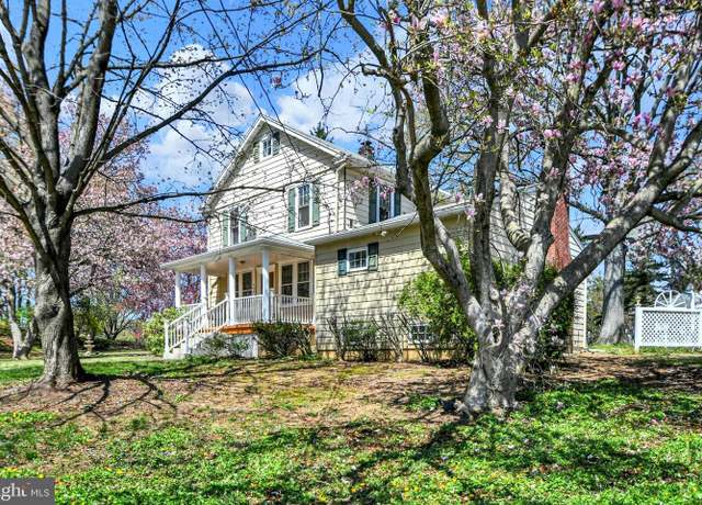 Property at 135 Chatwood Ave, West Chester, PA 19382, 4 beds, 2.5 baths