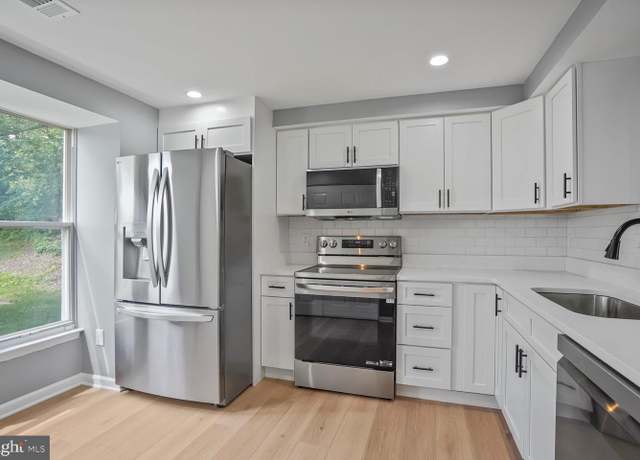Property at 4730 Still Pl, Woodbridge, VA 22193, 3 beds, 1.5 baths