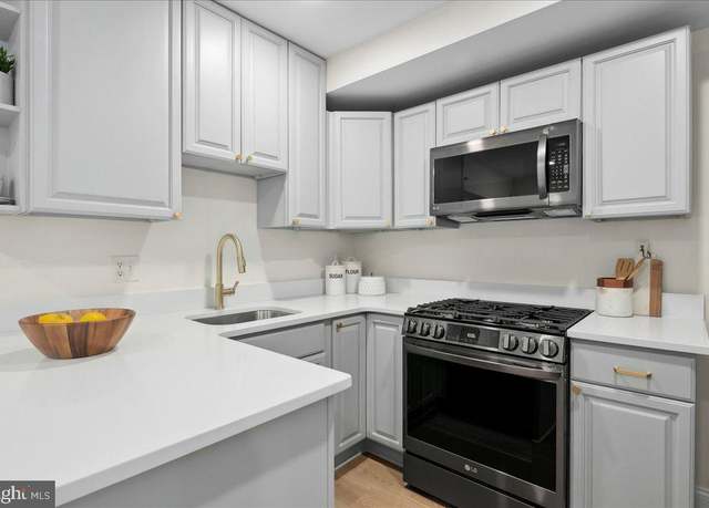 Property at 28 33rd St NE, Washington, DC 20019, 3 beds, 2 baths