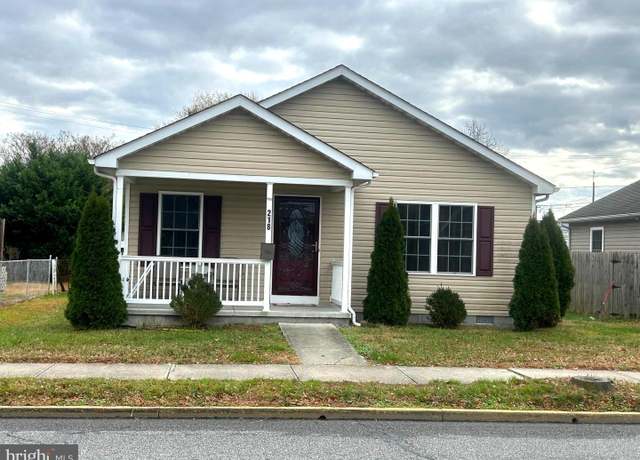 Property at 218 Commerce St, Harrington, DE 19952, 3 beds, 2 baths