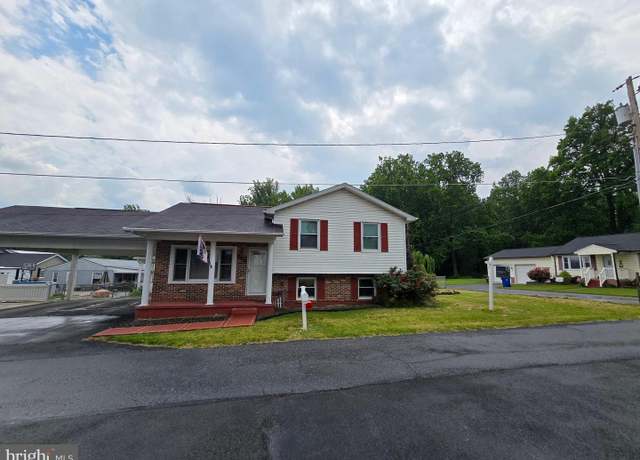 Property at 4 S Altamont Ave, Thurmont, MD 21788, 3 beds, 2 baths