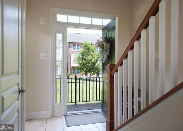 Property at 400 Blue Flax Pl, Gaithersburg, MD 20878, 3 beds, 3 baths