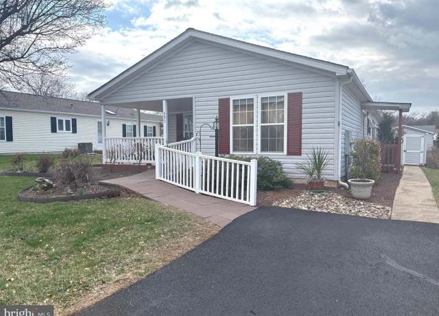 Property at 490 Goldenrod Xing W, New Hope, PA 18938, 2 beds, 2 baths