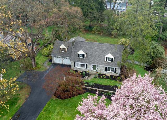 Property at 1511 Quarry Ln, Lancaster, PA 17603, 5 beds, 3.5 baths