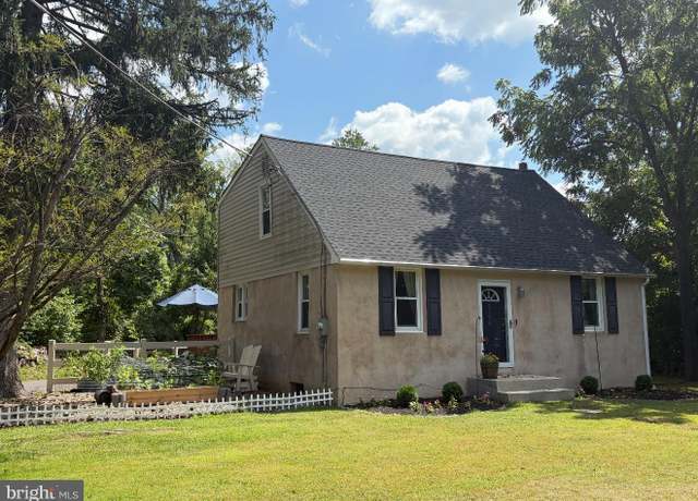 Property at 3526 Flint Hill Rd, Coopersburg, PA 18036, 4 beds, 2 baths