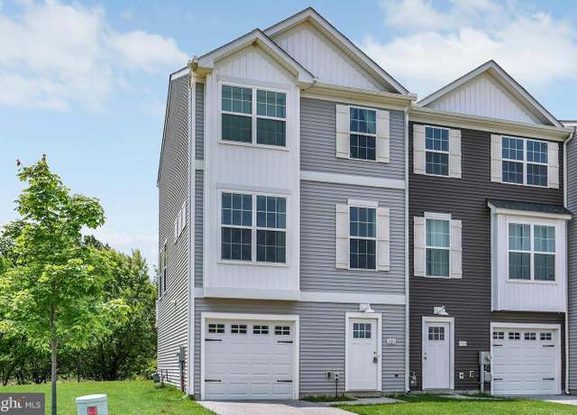 Property at 101 S Center St, Hanover, PA 17331, 3 beds, 2.5 baths