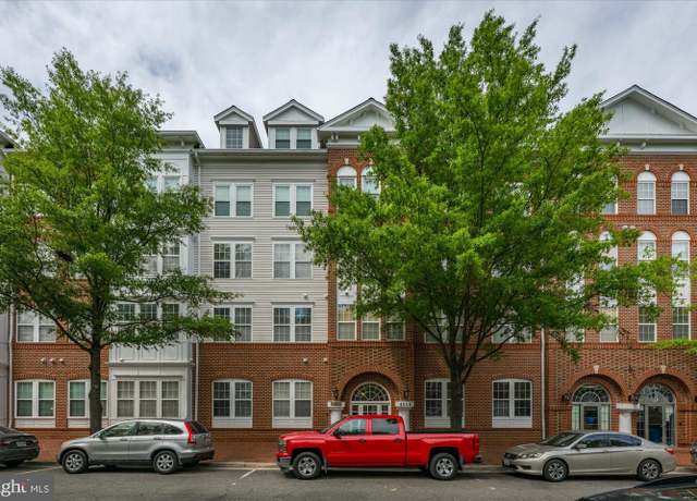 Property at 4951 Brenman Park Dr #414, Alexandria, VA 22304, 1 bed, 1.5 baths