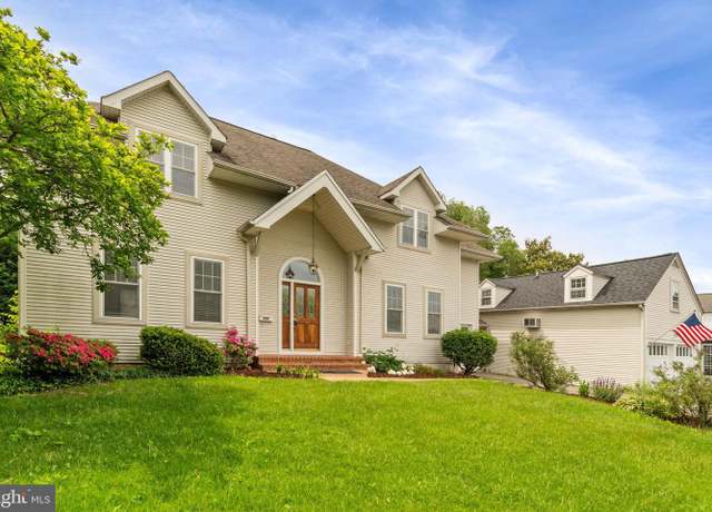 Property at 600 Grace St, Herndon, VA 20170, 6 beds, 4.5 baths