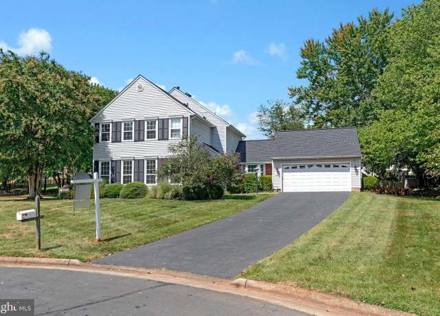 Property at 11 Coloma Ct, Sterling, VA 20164, 4 beds, 3.5 baths