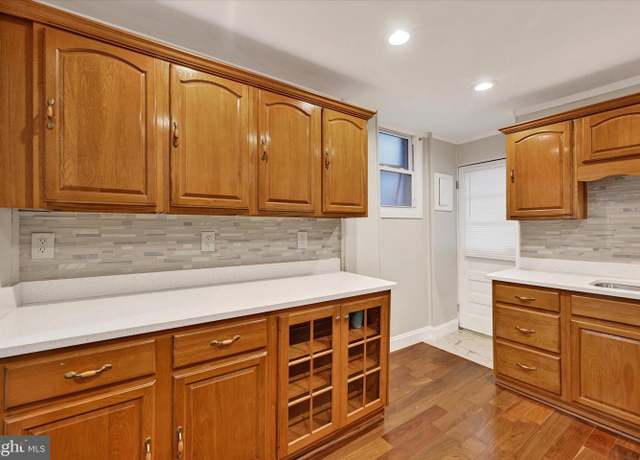 Property at 406 S Eaton St, Baltimore, MD 21224, 2 beds, 2 baths