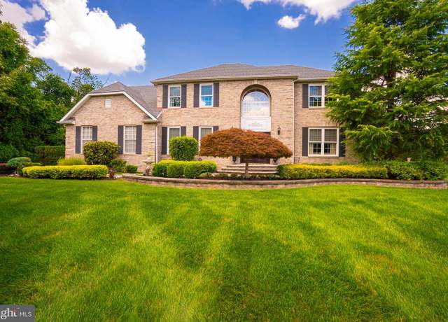 Property at 10 Mimi Dr, Monroe Township, NJ 08831, 5 beds, 3.5 baths