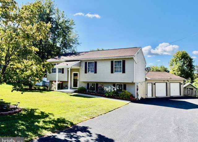 Property at 640 Mumper Ln, Dillsburg, PA 17019, 5 beds, 2 baths