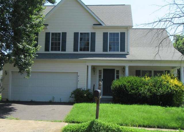 Property at 915 Virginia Ave, Culpeper, VA 22701, 4 beds, 3.5 baths