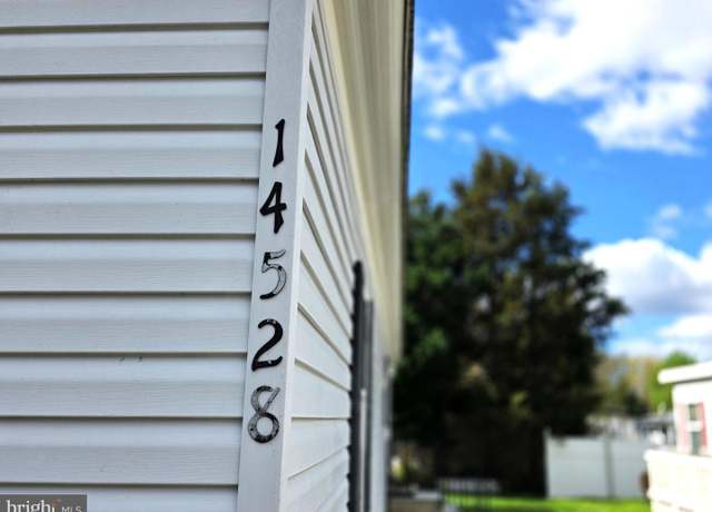 Property at 14528 Lanica Cir, Chantilly, VA 20151, 3 beds, 2 baths