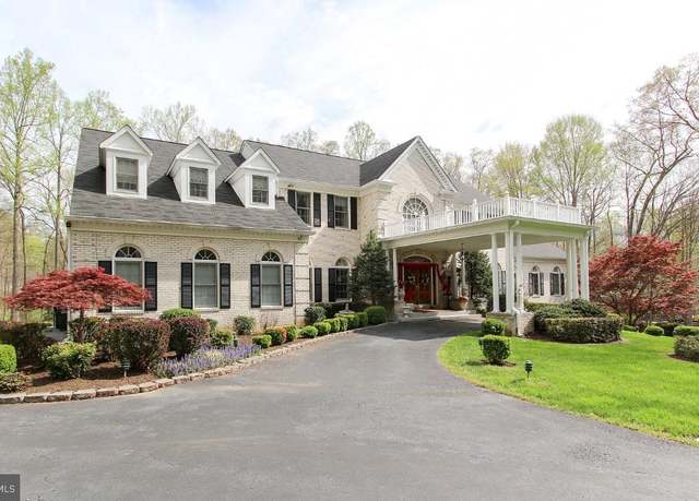 Property at 7808 Hill House Ct, Fairfax Station, VA 22039, 6 beds, 5 baths