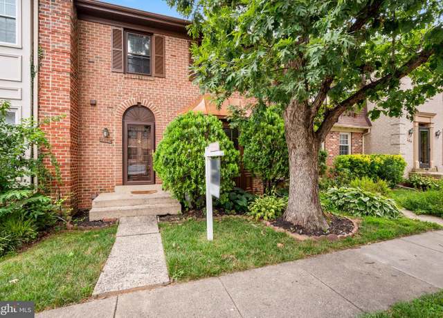 Property at 2880 Kelly Sq, Vienna, VA 22181, 3 beds, 3 baths